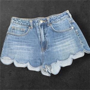 H&M Adorable Scalloped Denim Women Shorts. Size 6